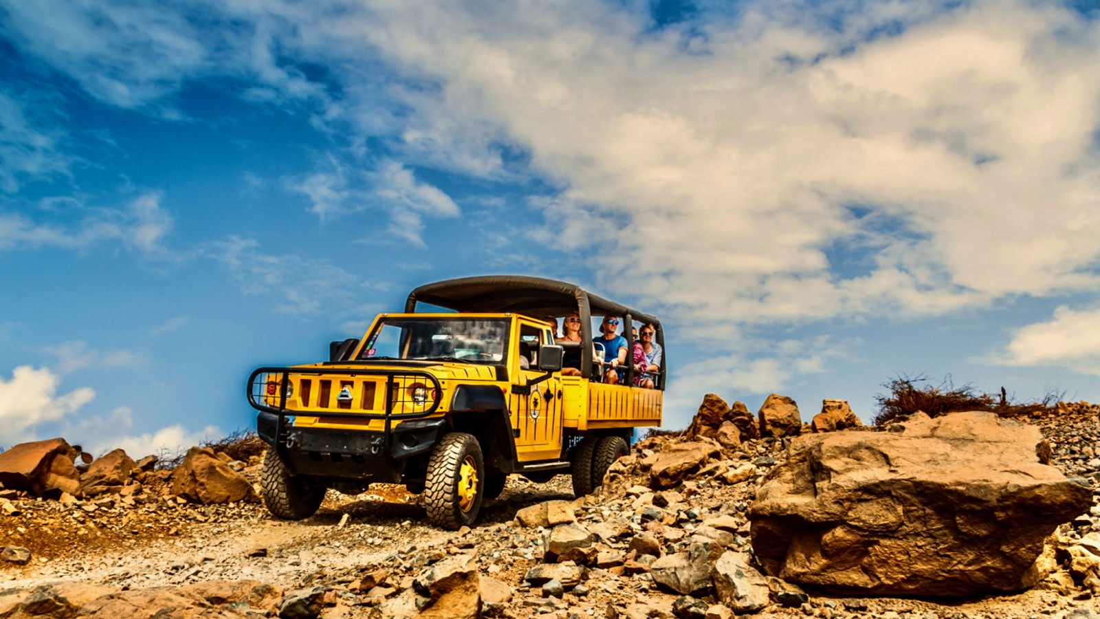 Baby Beach Jeep Safari - De Palm Tours - Image 1