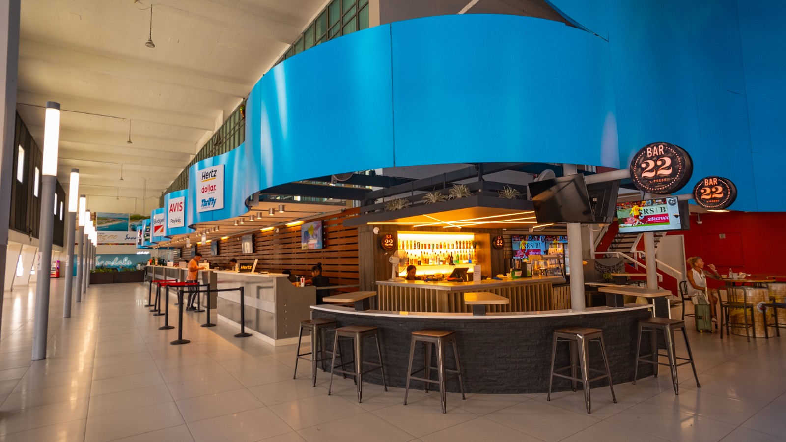 15. The Arrivals Hall Bar - Image 1