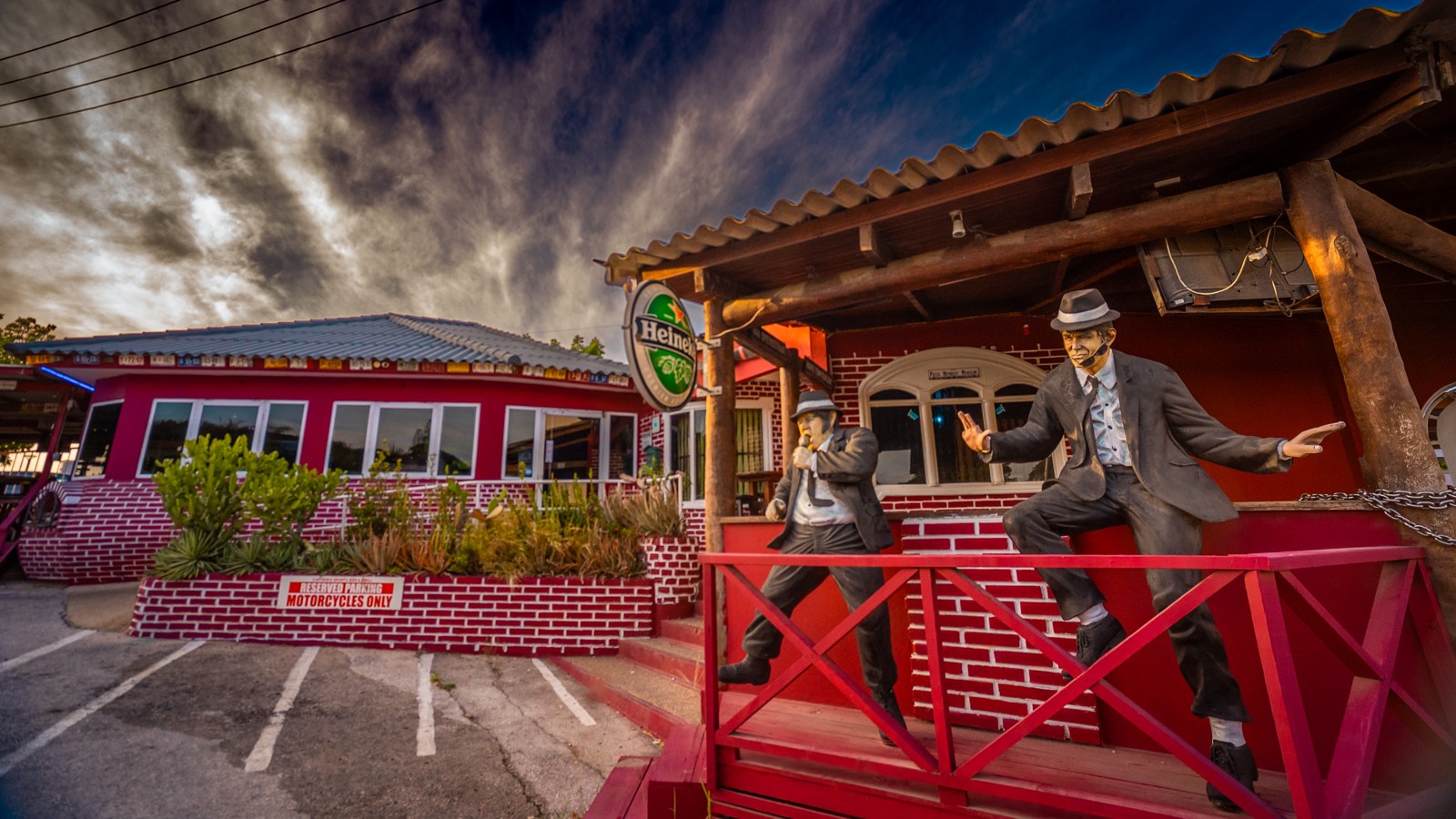 Captain's Sports Bar & Grill - Image 1