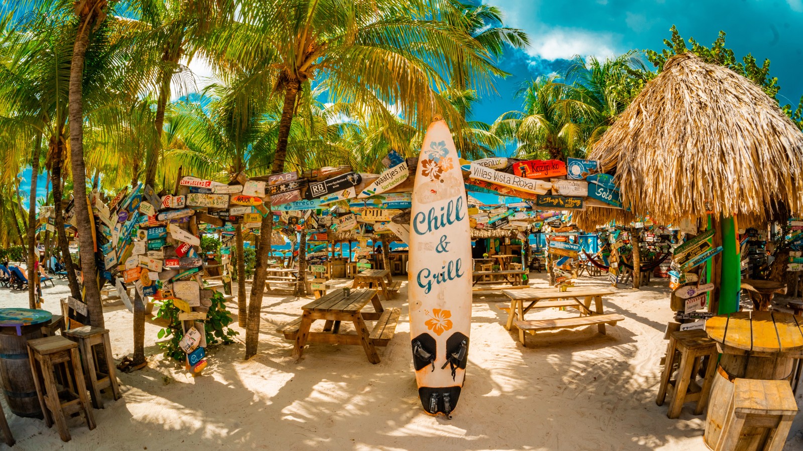 HAPPY HOUR - Chill Beach Bar & Grill - Image 1