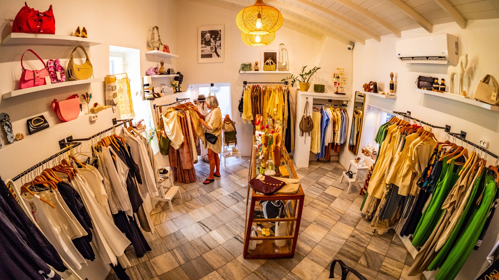 De.Vi Clothing & More - Image 5