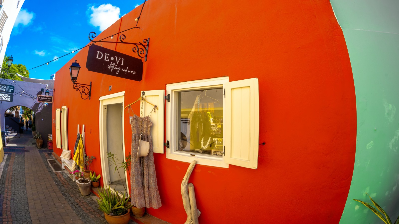 De.Vi Clothing & More - Image 8