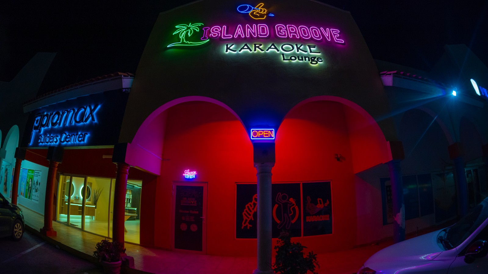 Island Groove Karaoke Lounge - Image 1