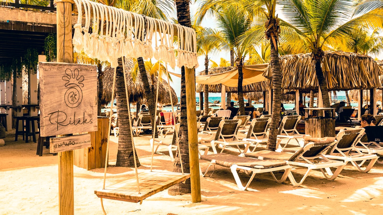 HAPPY HOUR - Rilèks Beach Bar - Image 1