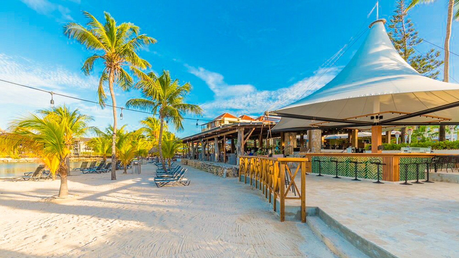 HAPPY HOUR -  Schooner Bar - Image 1