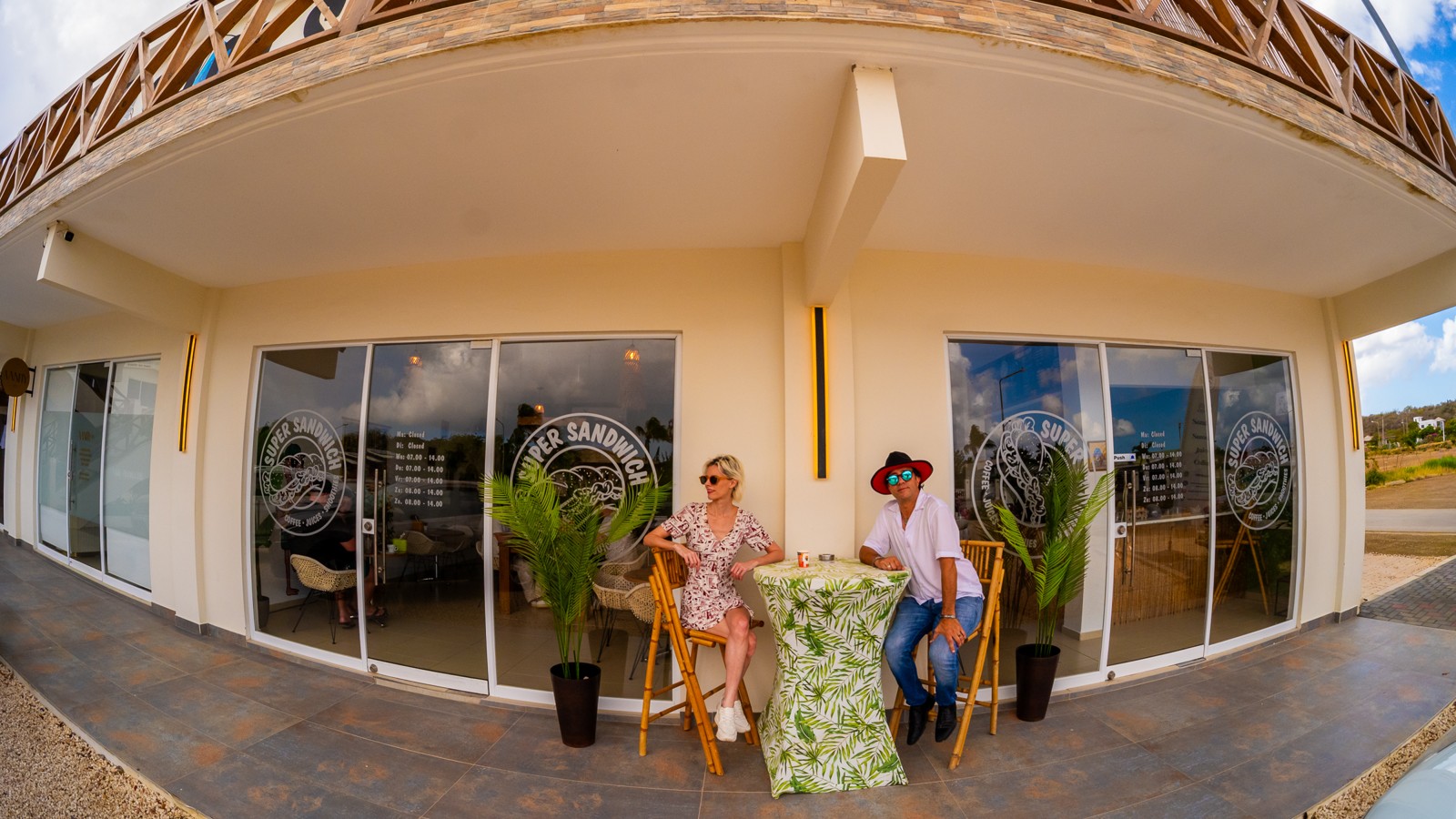 Super Sandwich Curacao - Image 1
