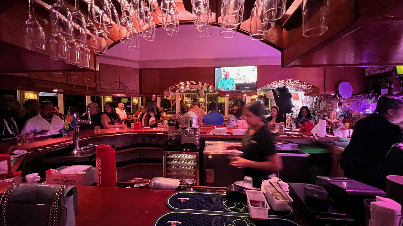 Captain's Sports Bar & Grill - Image 3