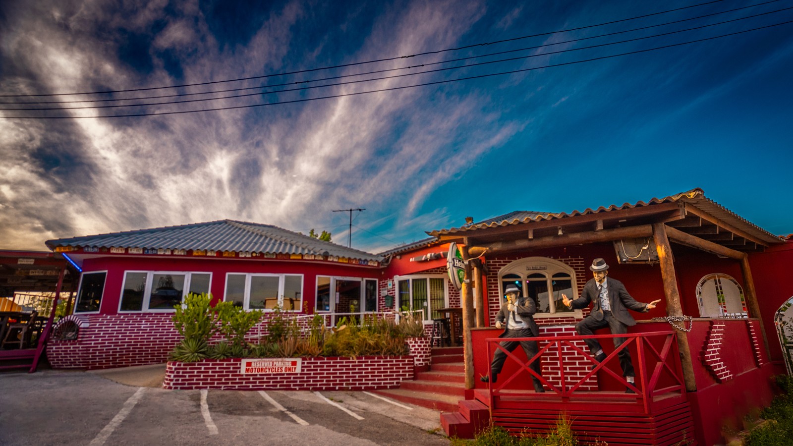 Captain's Sports Bar & Grill - Image 4
