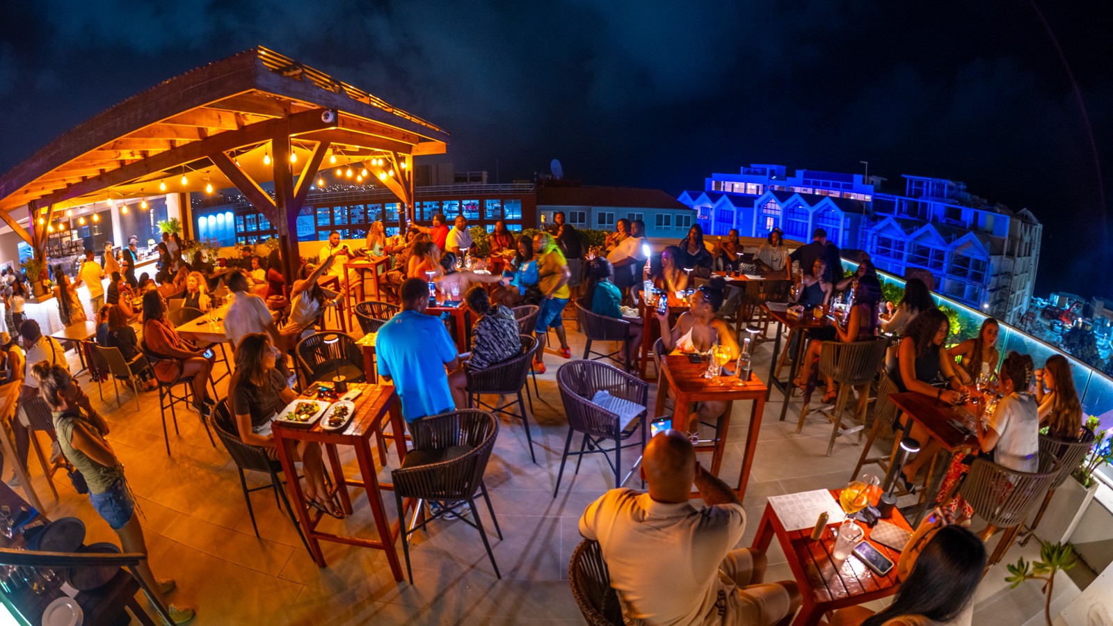 Cascada Rooftop Bar + Kitchen - Image 5