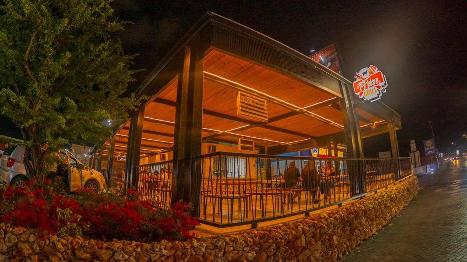 The Flako's Grill - Image 2