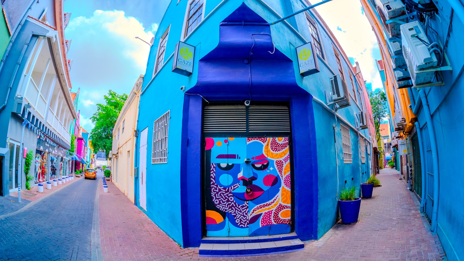 Gaze Bar & Lounge - Image 1