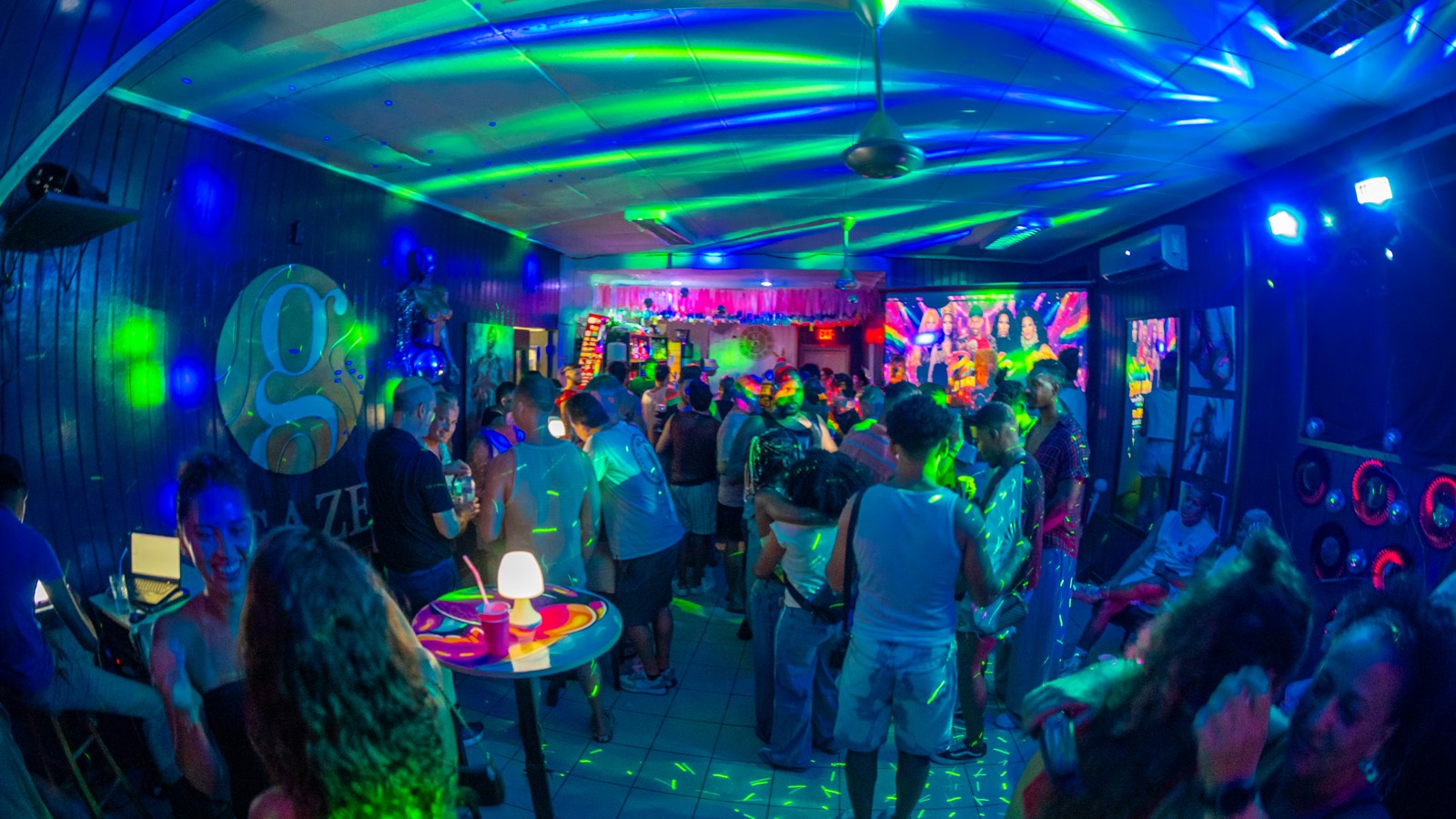 Gaze Bar & Lounge - Image 2
