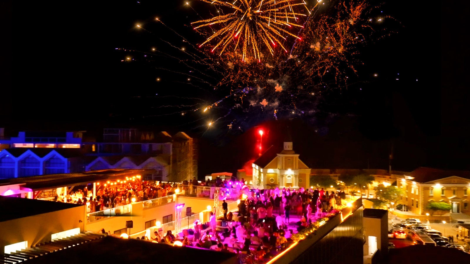 Cascada Rooftop Bar + Kitchen - Image 5