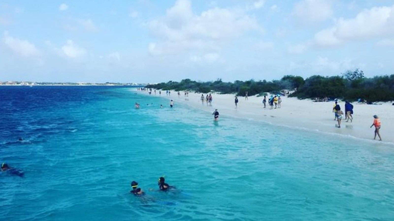 Yacht Tour & Snorkeling - Image 2