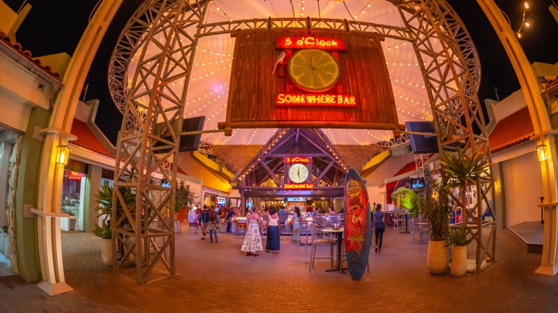 5 O’Clock Somewhere Bar & Grill Aruba