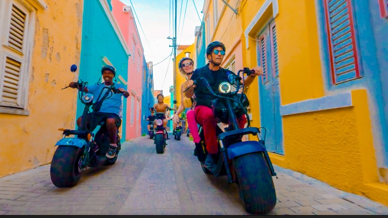 Iguana Scooter Ride - Punda or Otrobanda Tour