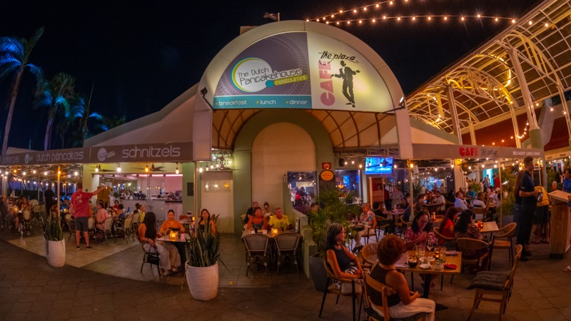 Cafe The Plaza